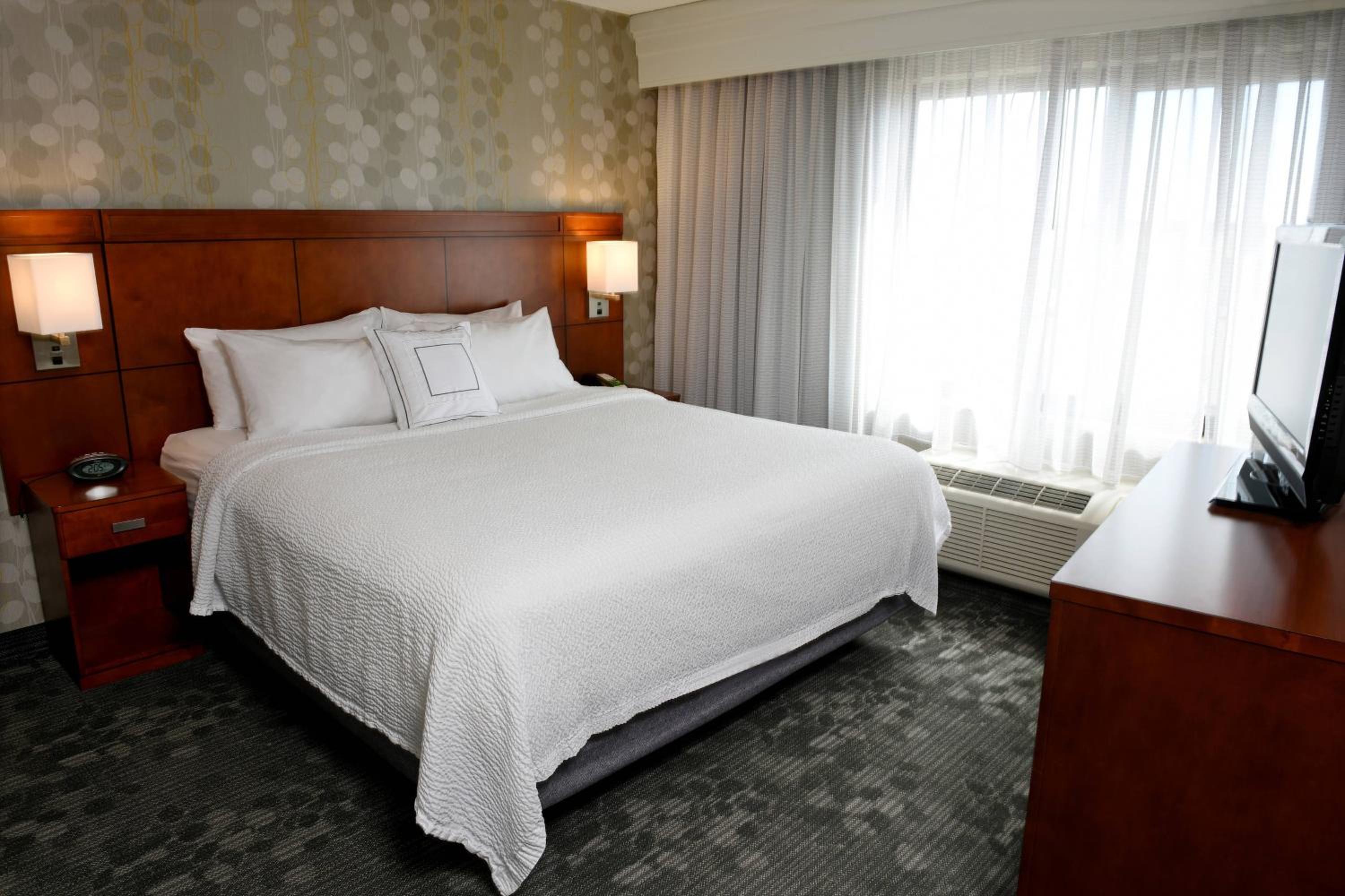 Room at COURTYARD BY MARRIOTT SIOUX FALLS, SIOUX FALLS - SD