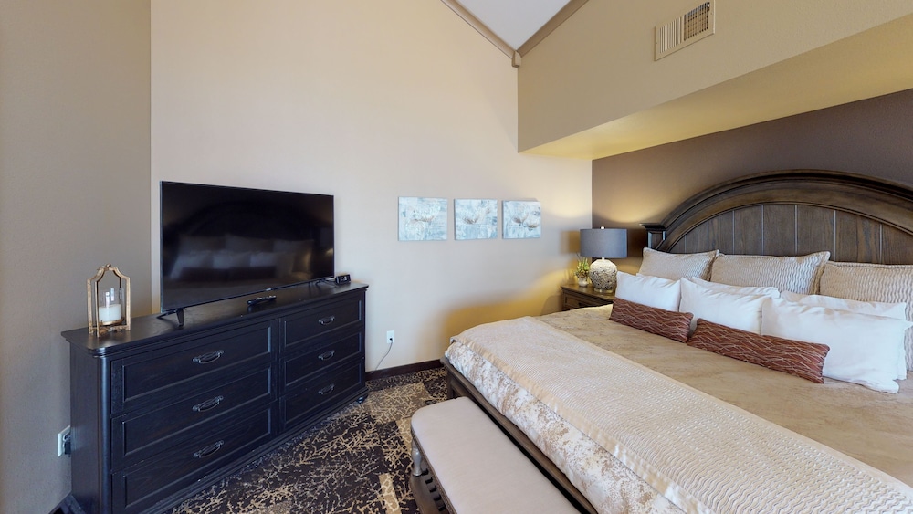 Clubhouse Hotel Fargo 6/36