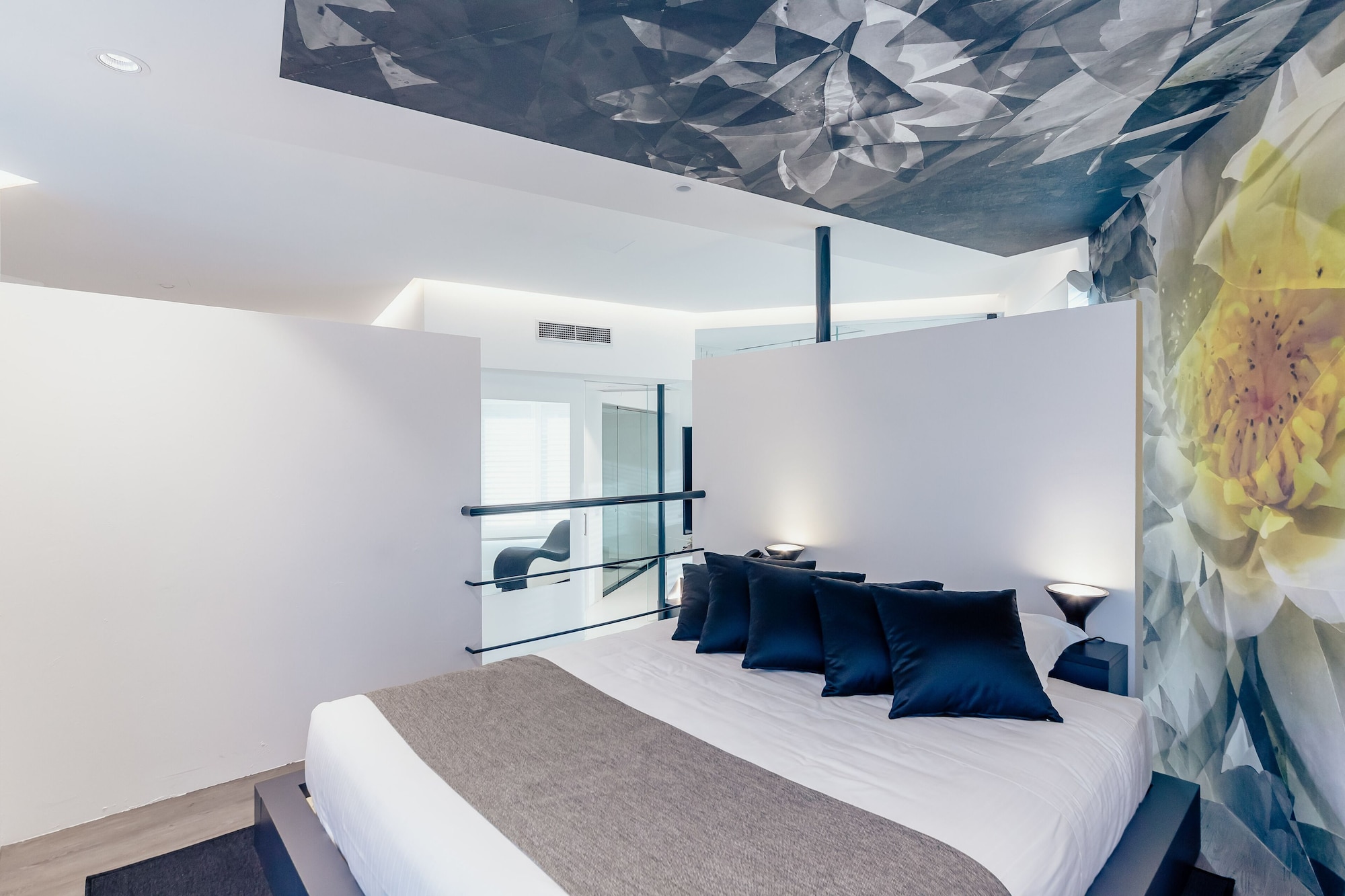 Luxury, Studio, Suite, King Bed, Direct Pool Access
