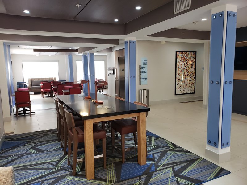 Holiday Inn Express Hotel And Suites Arlington I 20 Parks Mall 54/69