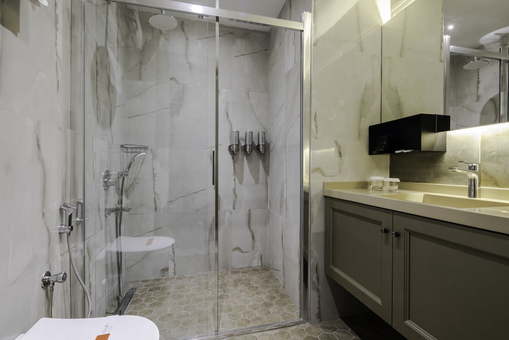 Ayramin Deluxe Hotel 21/78