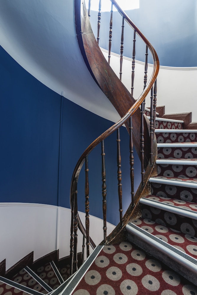 Brit Hotel de Paris 23/33