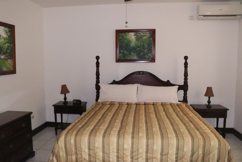 Pink Rock Bed & Breakfast 9/58