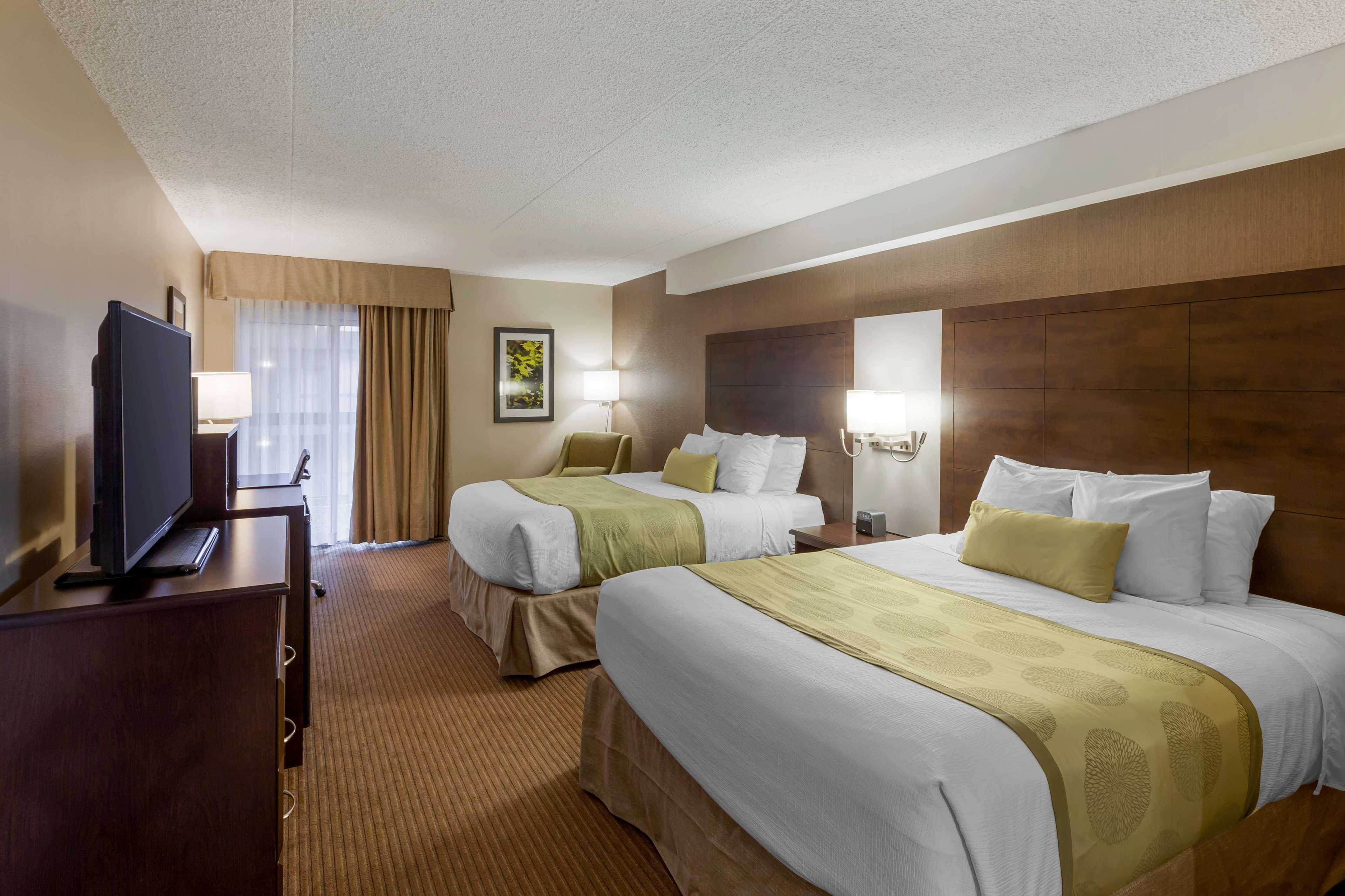 Room, 2 Queen Beds, Atrium View, Elegance Access، Best Western Plus Leamington Hotel and Conference Centre 2/4