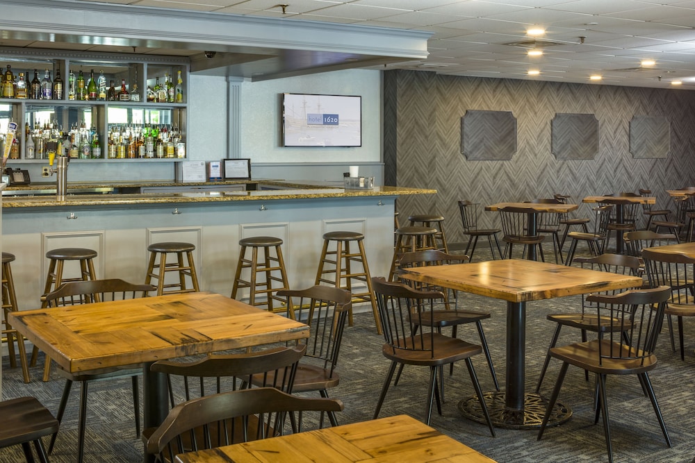 Hotel 1620 Plymouth Harbor 43/65