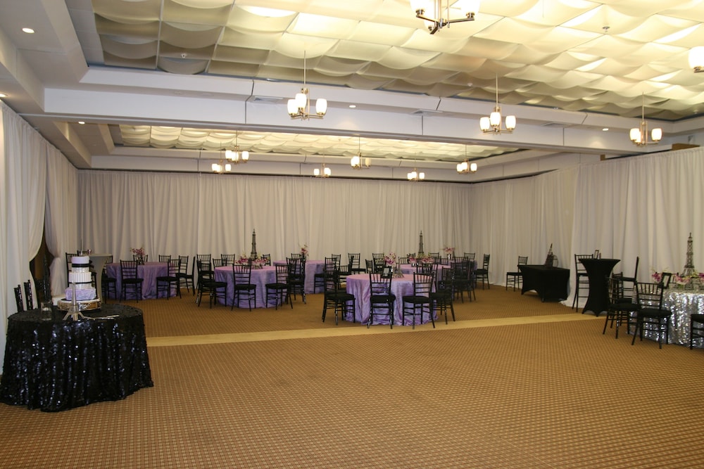 Holiday Inn Macon North 68/79