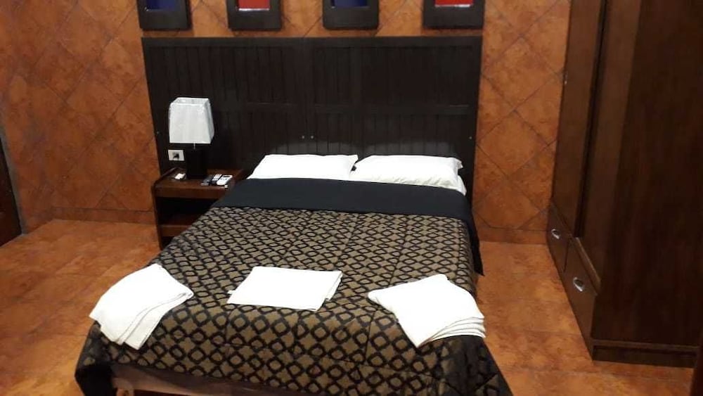 Hostal Residencial Leones De Castilla 12/45