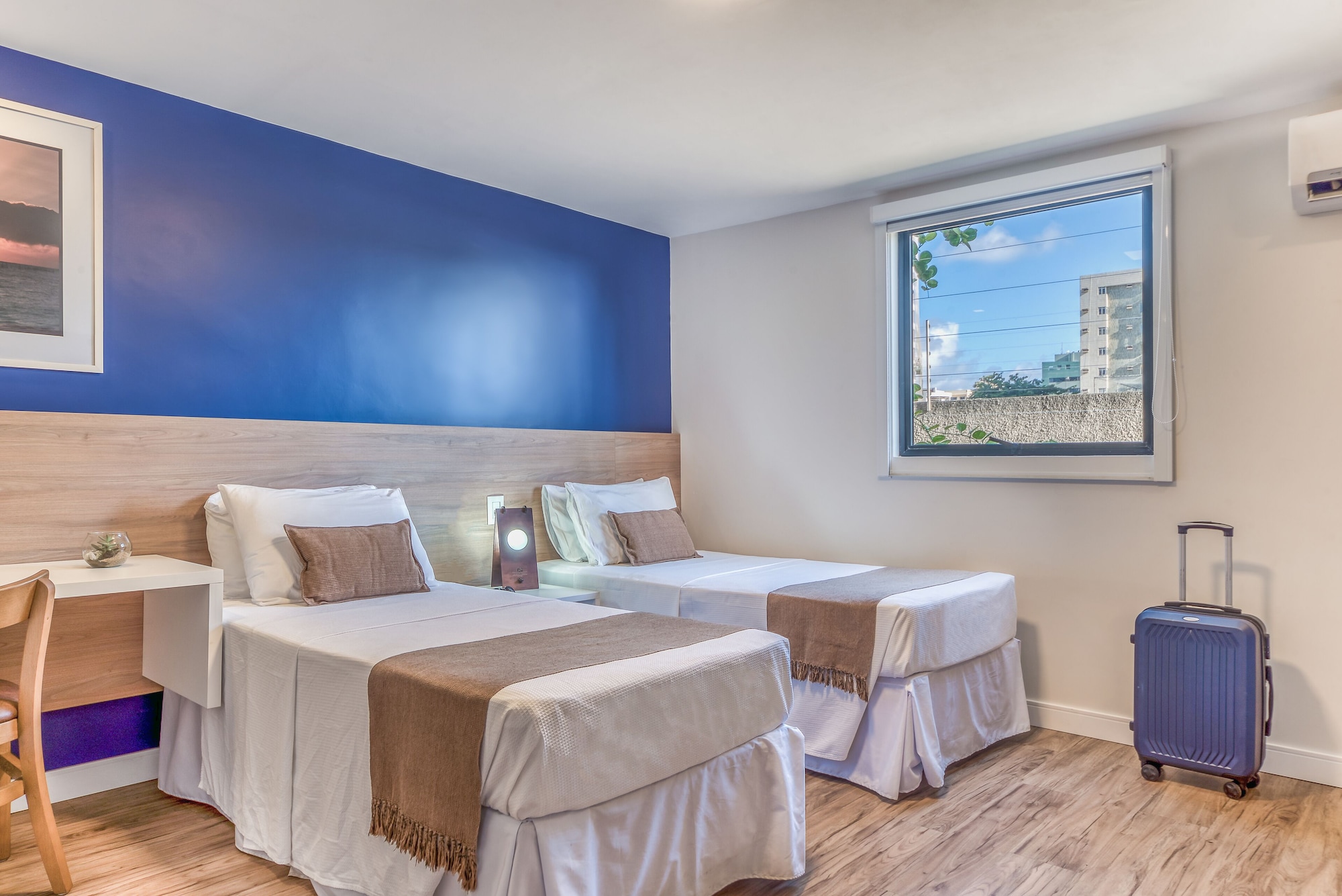 ROOM, TWIN BEDS