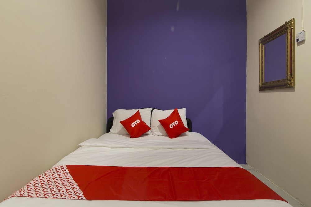 STANDARD, QUEEN BED
