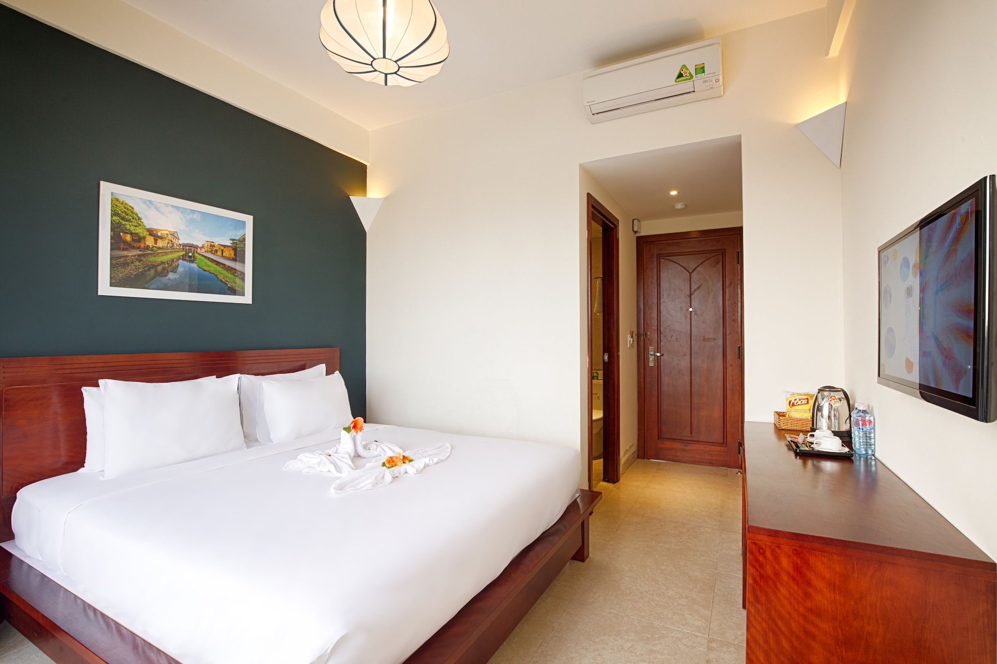 DELUXE, DOUBLE BED
