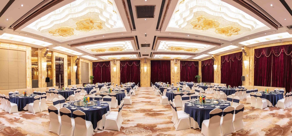 Royal Garden Hotel Shanghai 46/50