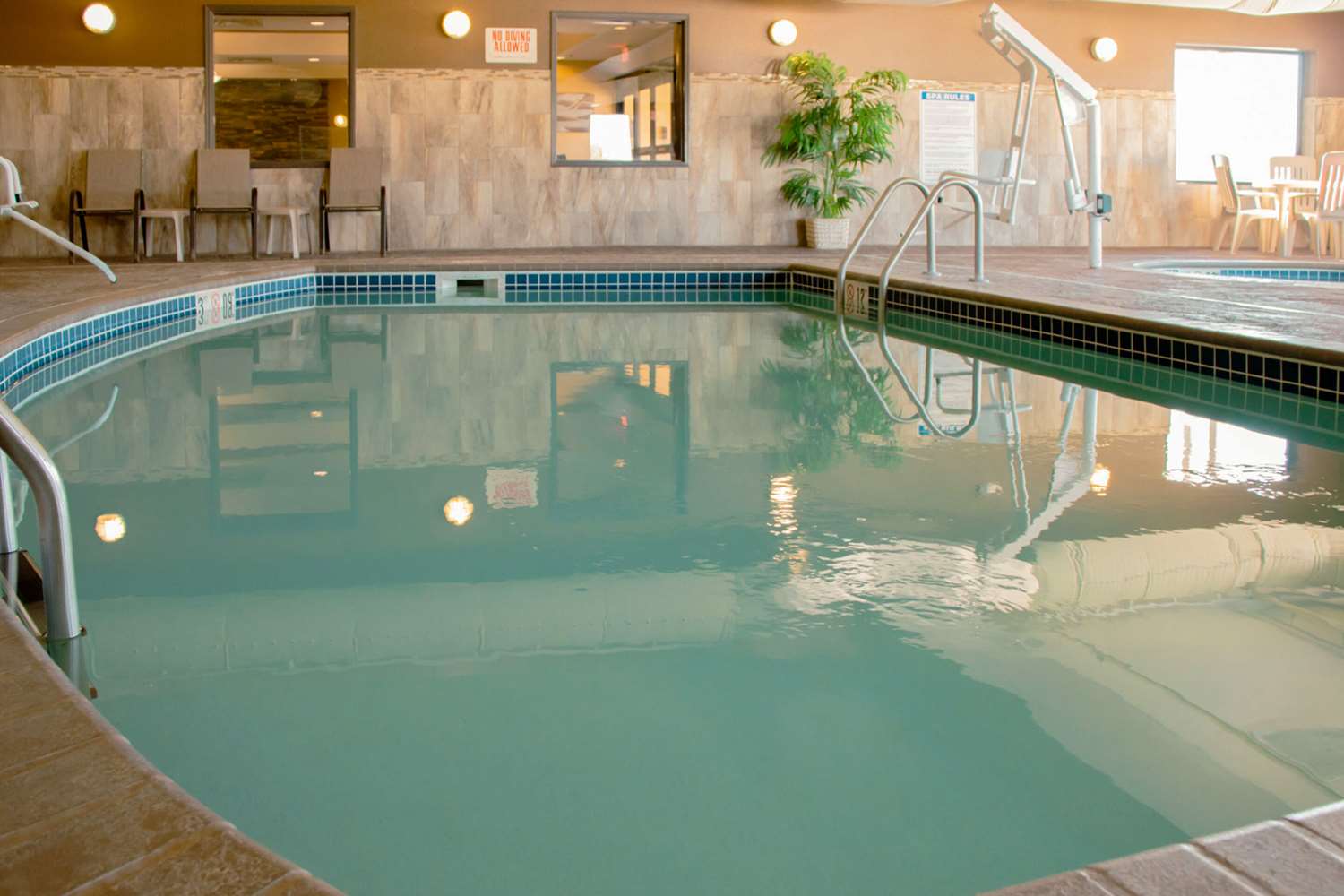 Comfort Inn & Suites Grand Forks near Alerus Center 18/27
