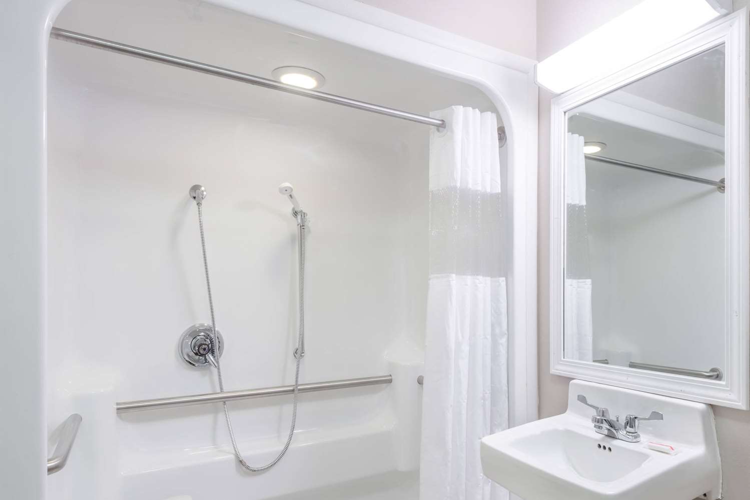 Baymont By Wyndham Cambridge 21/21