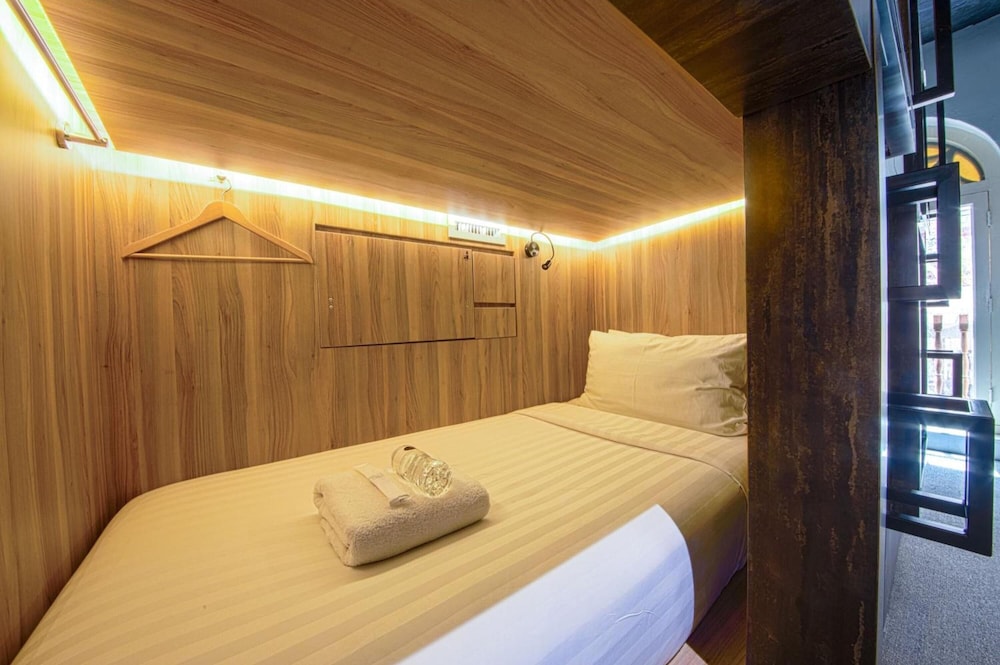 CUBE Family Boutique Capsule Hotel at Chinatown 45/66