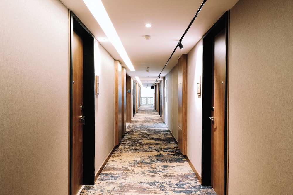 Deka Hotel Surabaya HR Muhammad 24/50