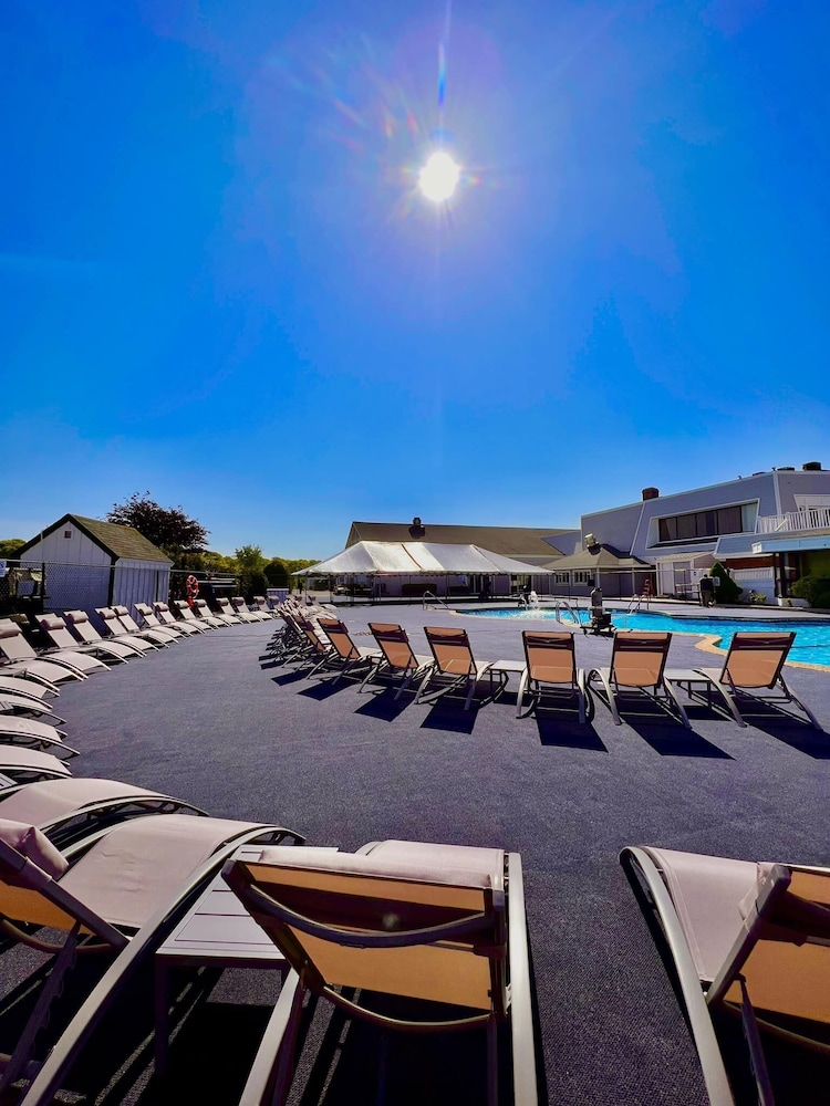 Resort Conference Center At Hyannis 58/63