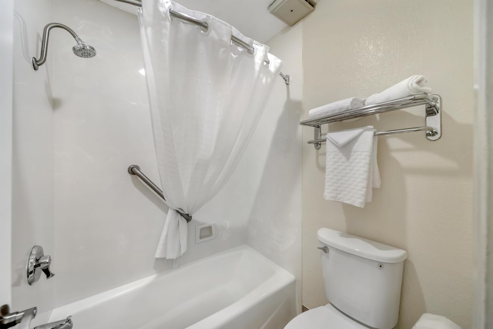 غرفة قياسية بسرير كينج، Best Western Plus Northwoods Inn 9/10