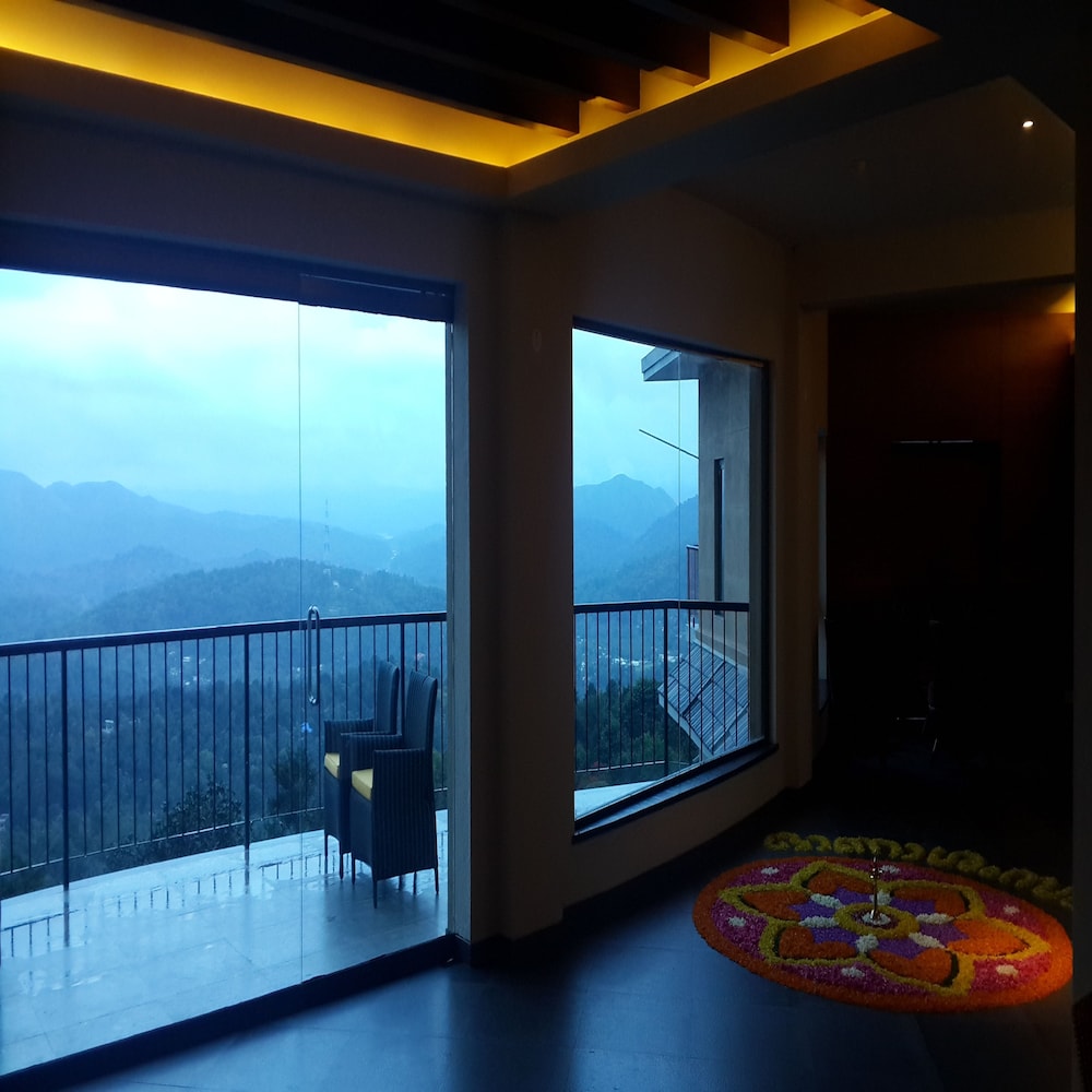 POETREE SAROVAR PORTICO 41/74
