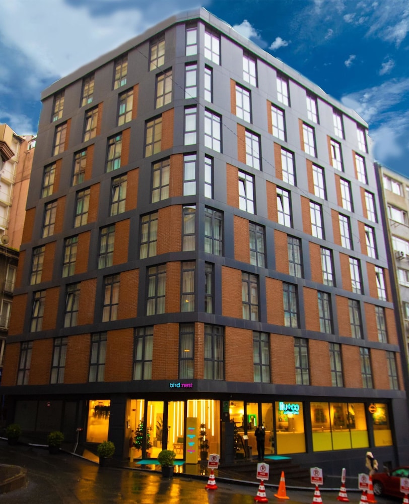 Bird Nest Suites 3/47