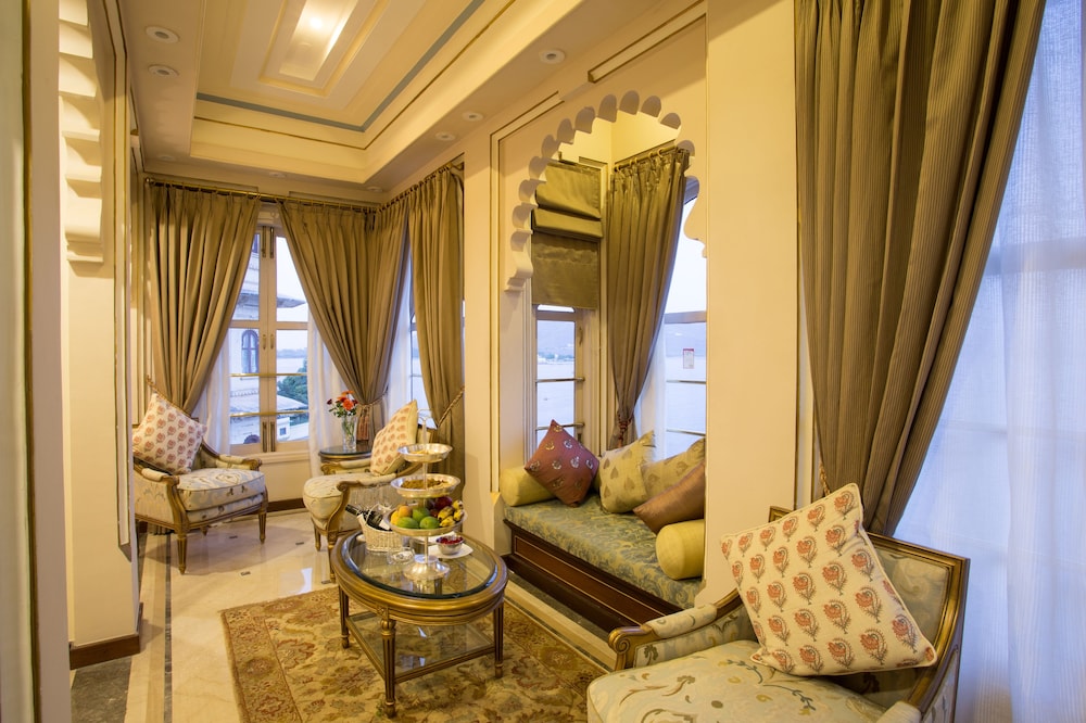 Taj Fateh Prakash Palace 33/54
