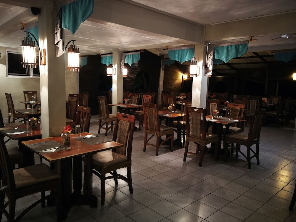 LE GRAND BLEU HOTEL 38/54