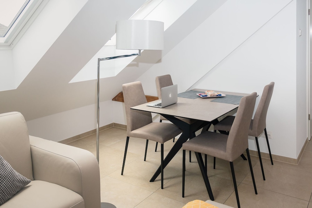 Zurich Furnished Homes 38/50