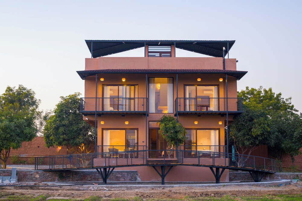 ELIVAAS Cows and Cuddles 4 BHK with Pvt Pool and Garden