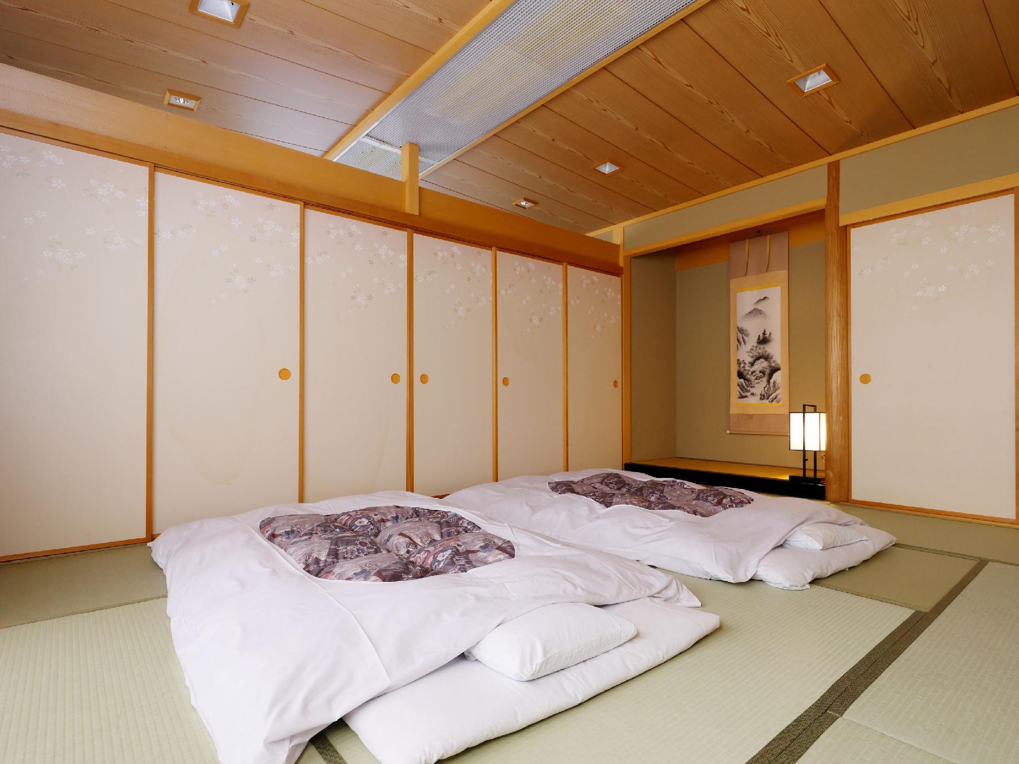 Japanese, 4 Futon Beds