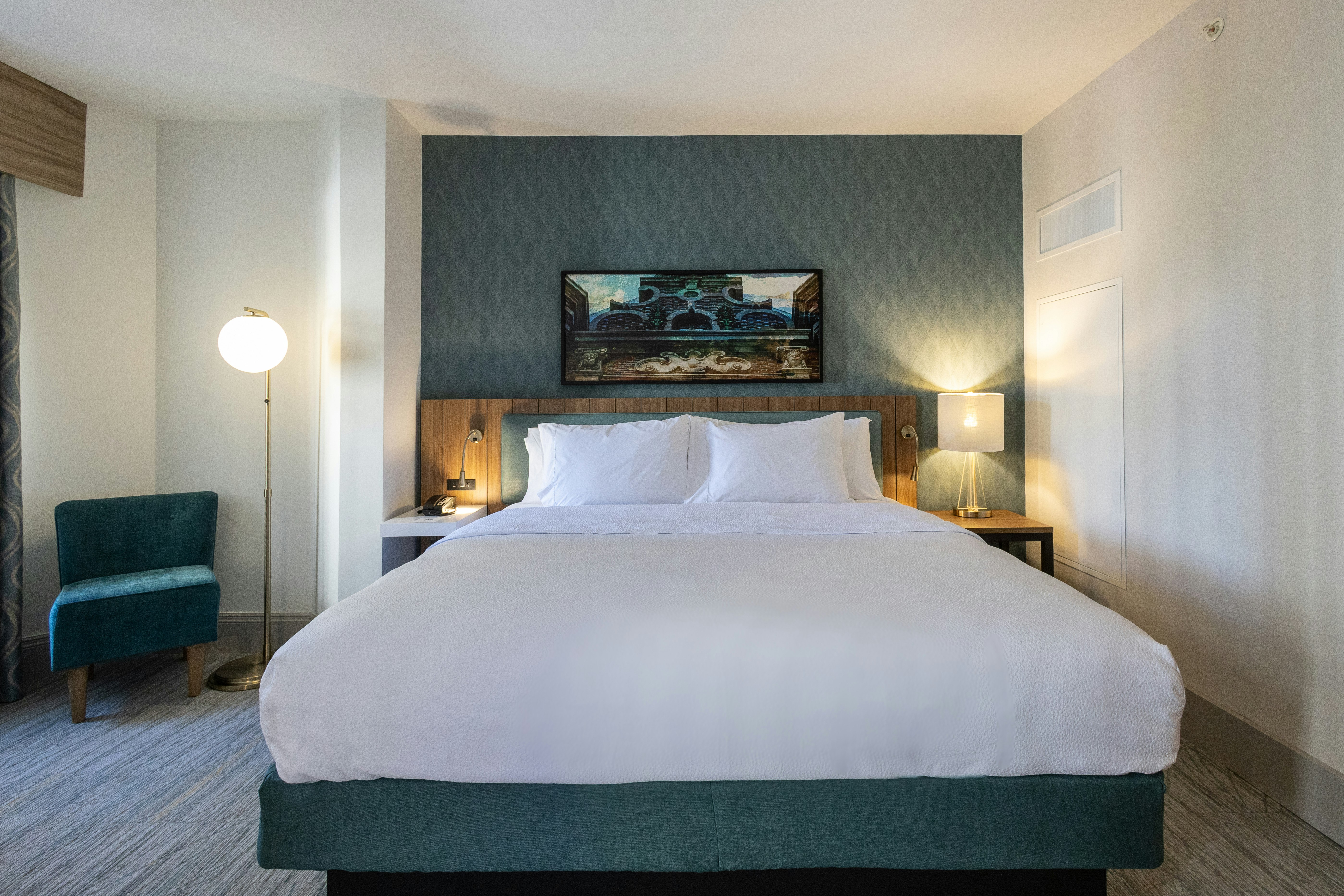 ROOM, KING BED