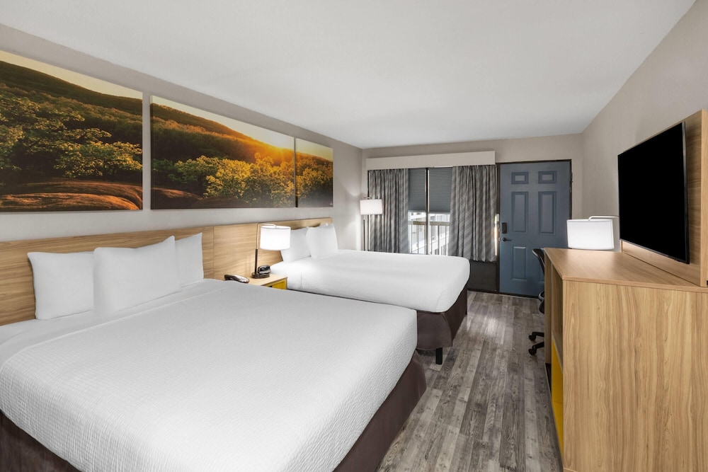 ROOM, 2 QUEEN BEDS