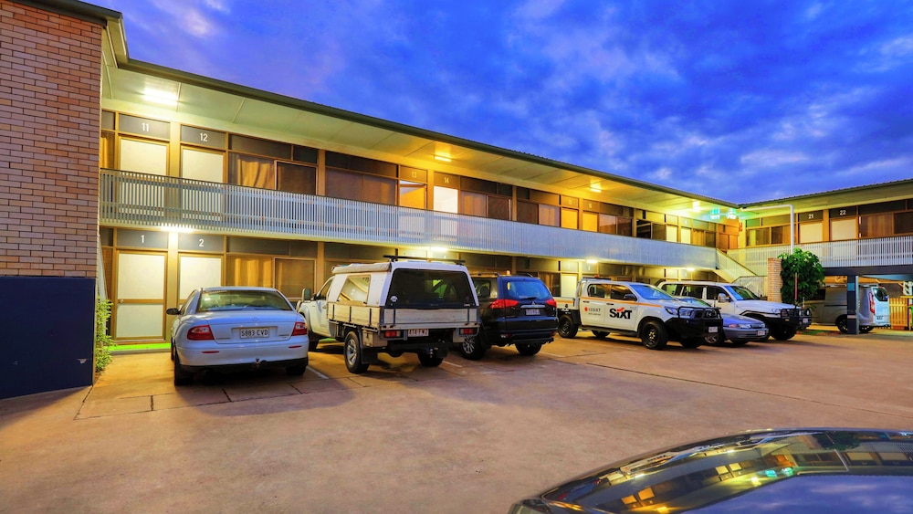 TROPICAL GATEWAY MOTOR INN 55/62