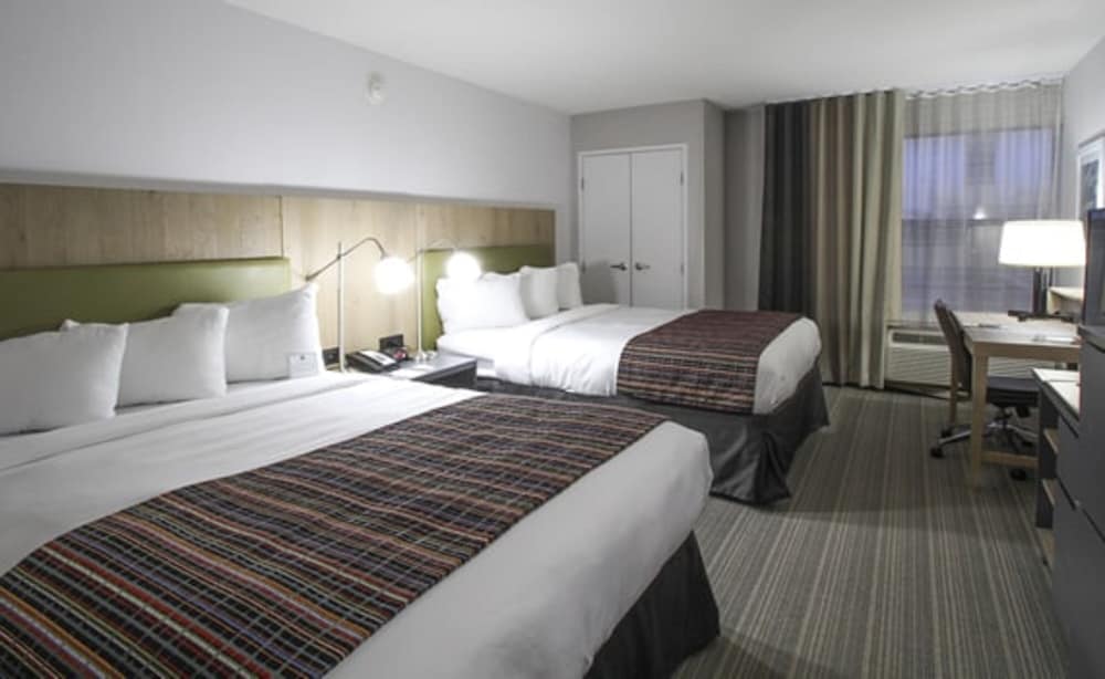 STANDARD, 2 QUEEN BEDS