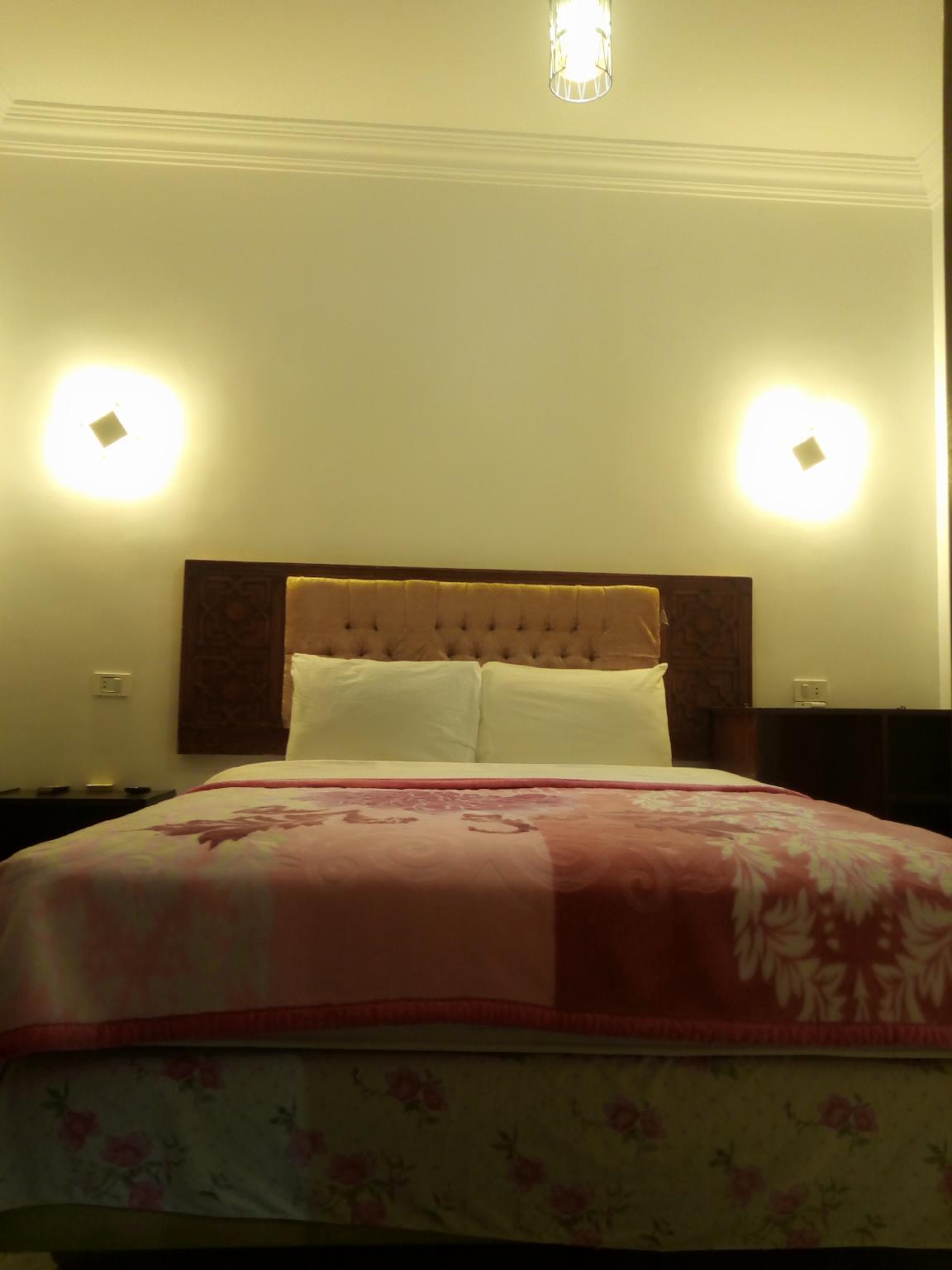 Room, Single, Shared Bathroom