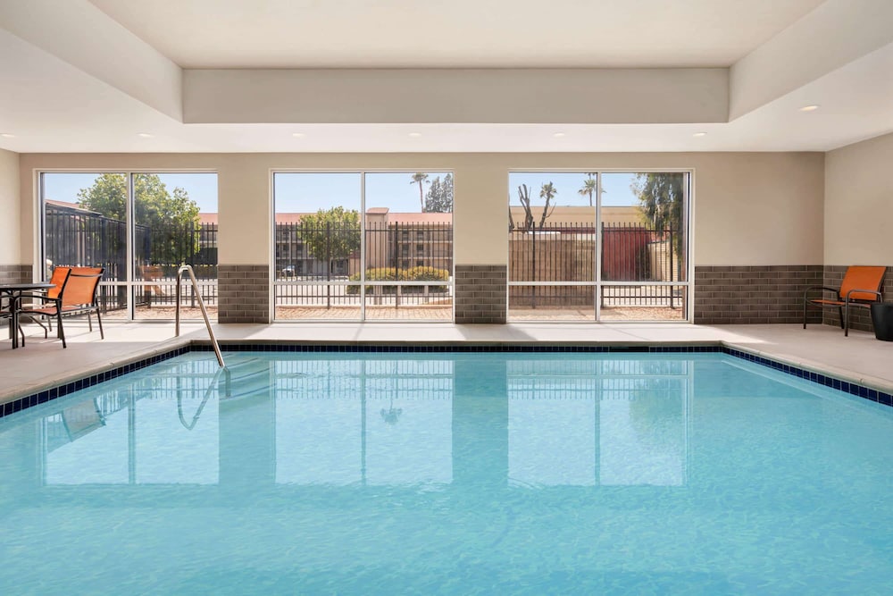 La Quinta Inn & Suites by Wyndham San Bernardino 29/45