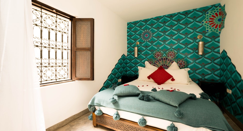 Riad Houdou 22/77