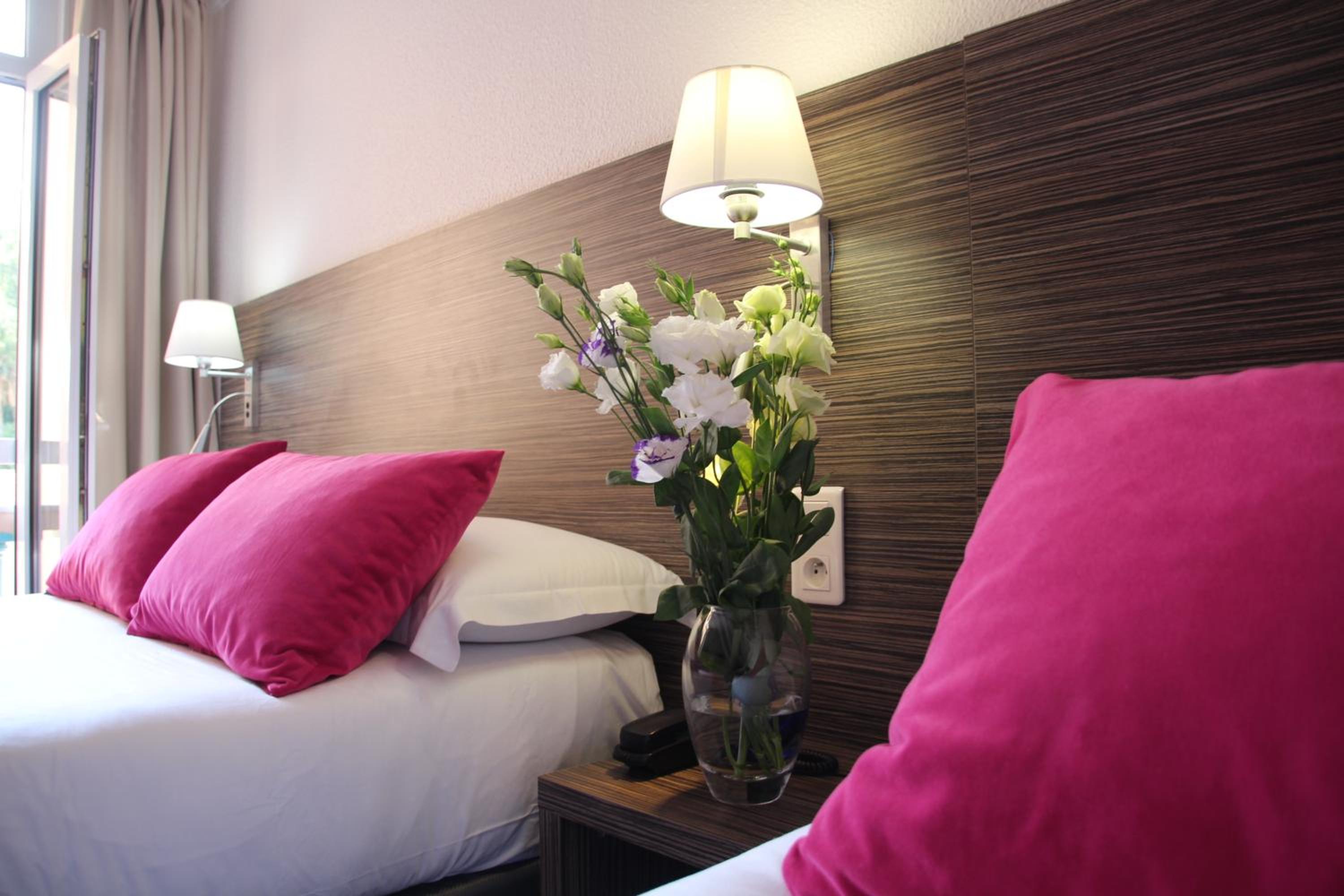 Room, Twin Beds