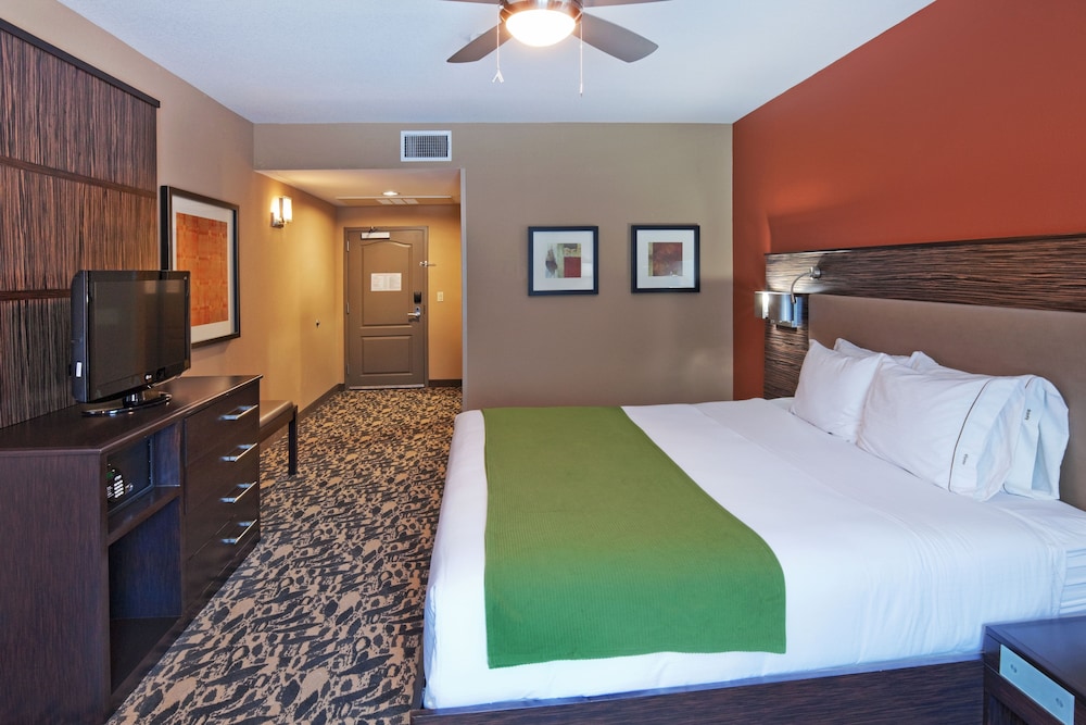 Holiday Inn Express Amp Suites North Dallas At Preston 20/48