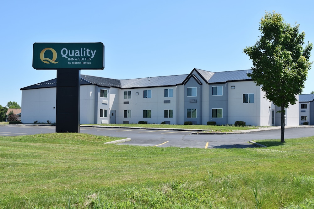 Quality Inn and Suites Watertown Fort Drum 46/50