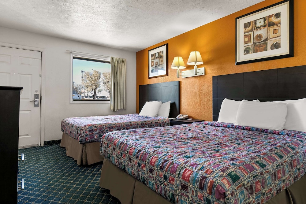 Room, 2 Queen Beds, Smoking