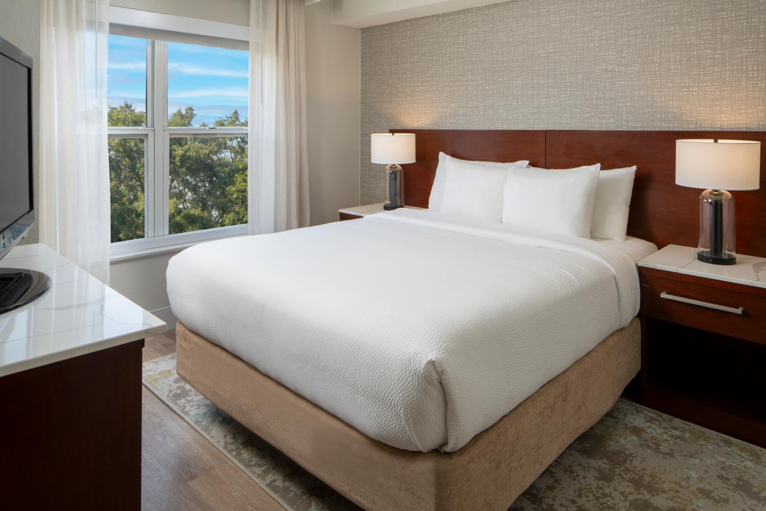 2 Bedrooms, Suite, Queen Bed, Sofa