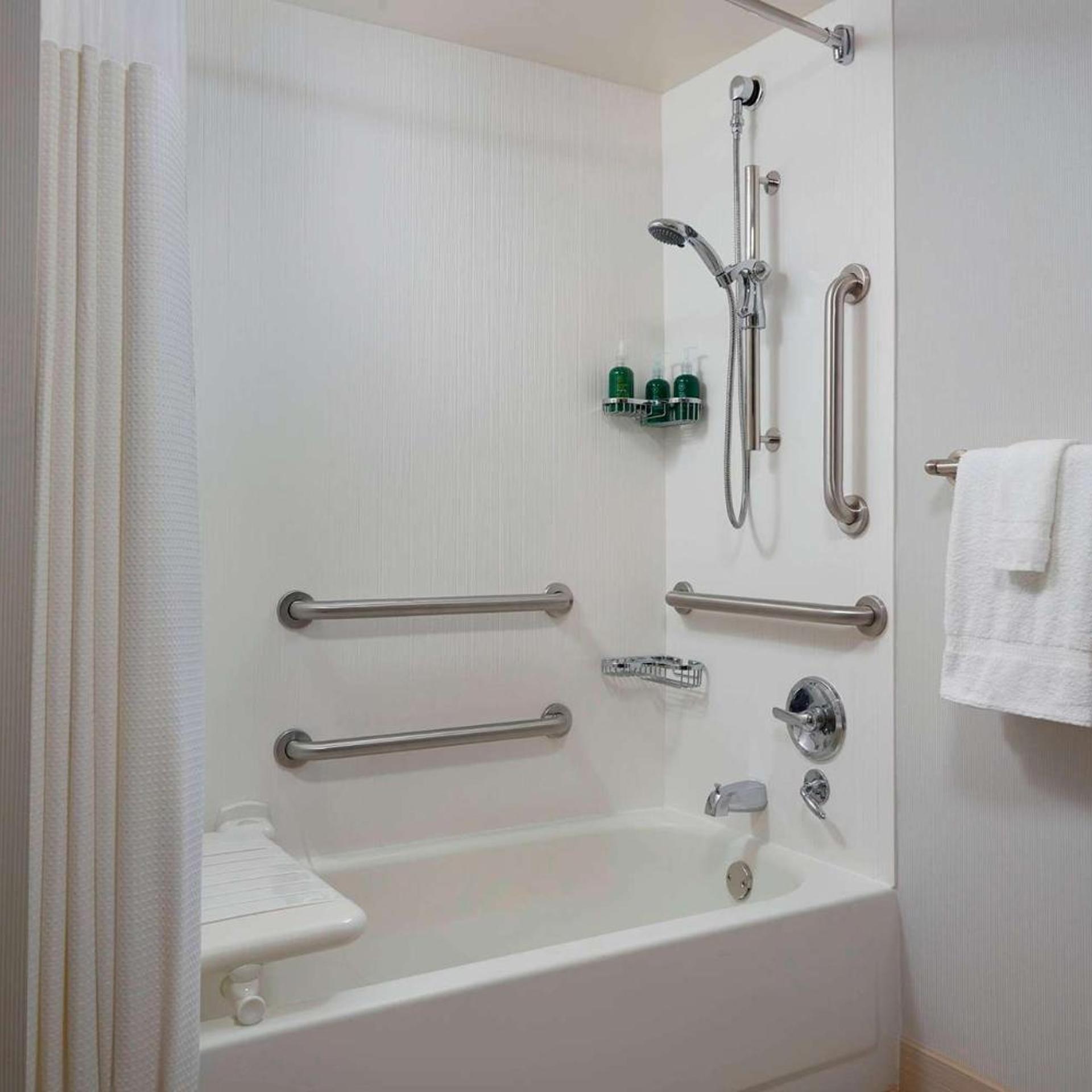 DELUXE, KING BED, BATHTUB, ACCESSIBLE