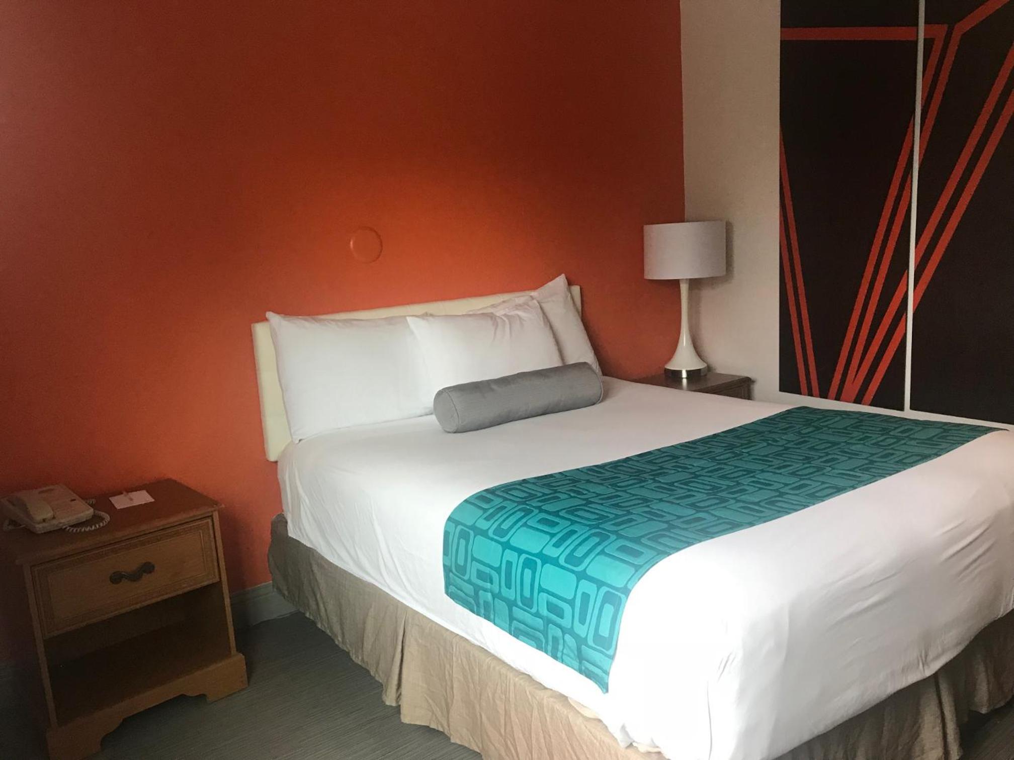 Room, Queen Bed