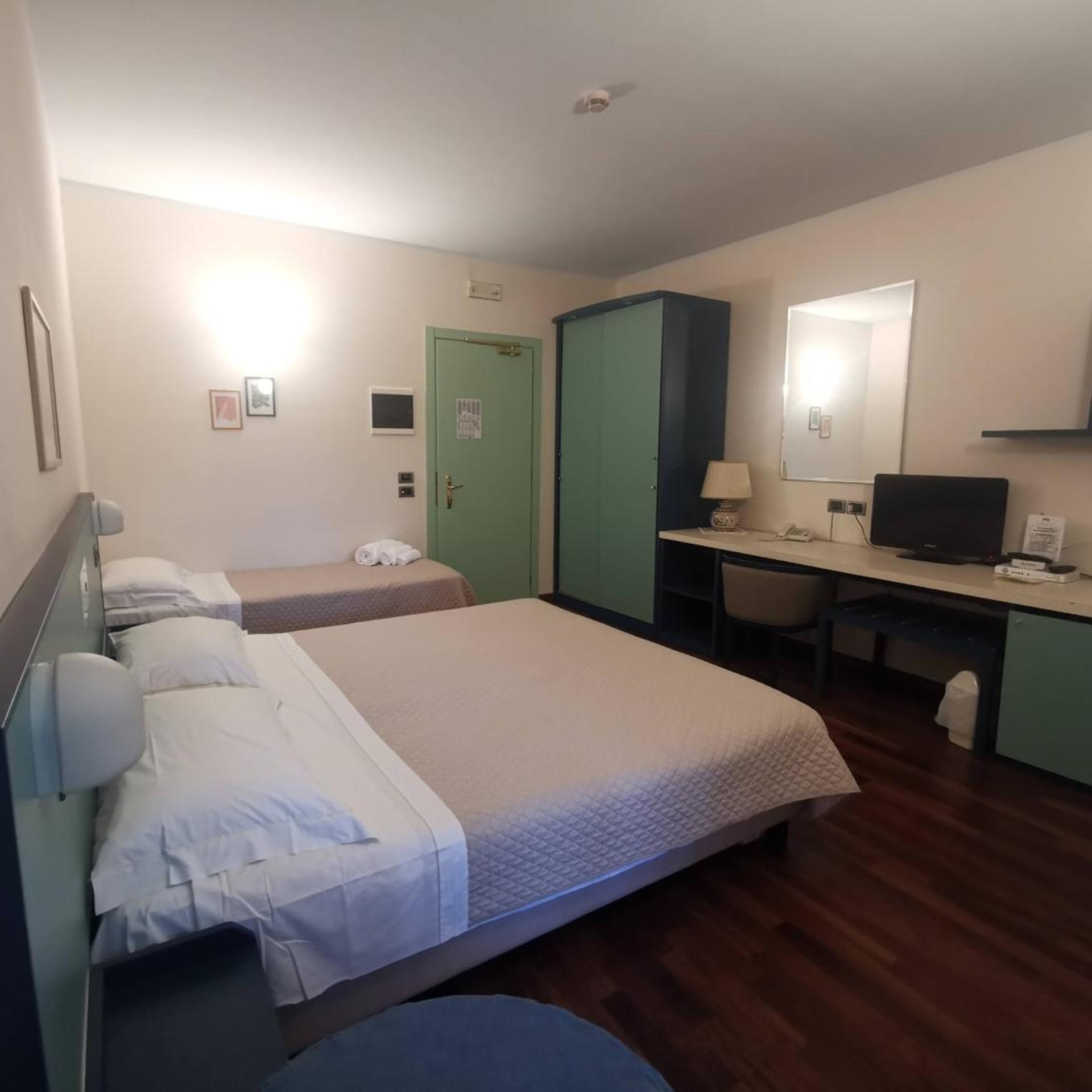 Room, Triple, Deco 2/9