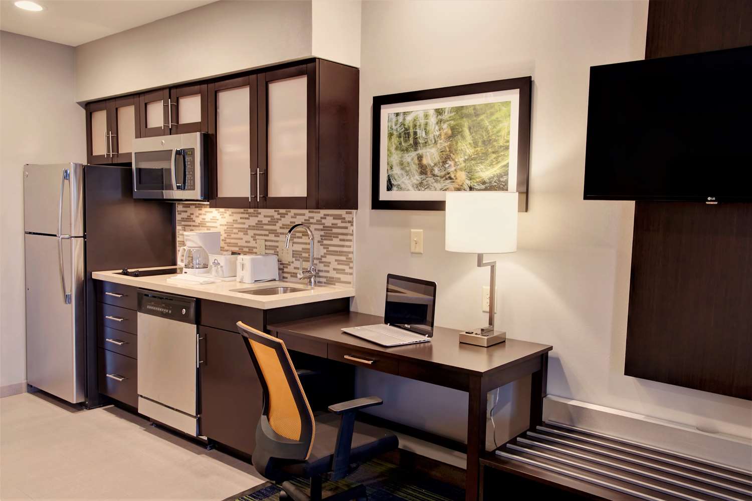 Days Inn & Suites by Wyndham Port Arthur 21/22