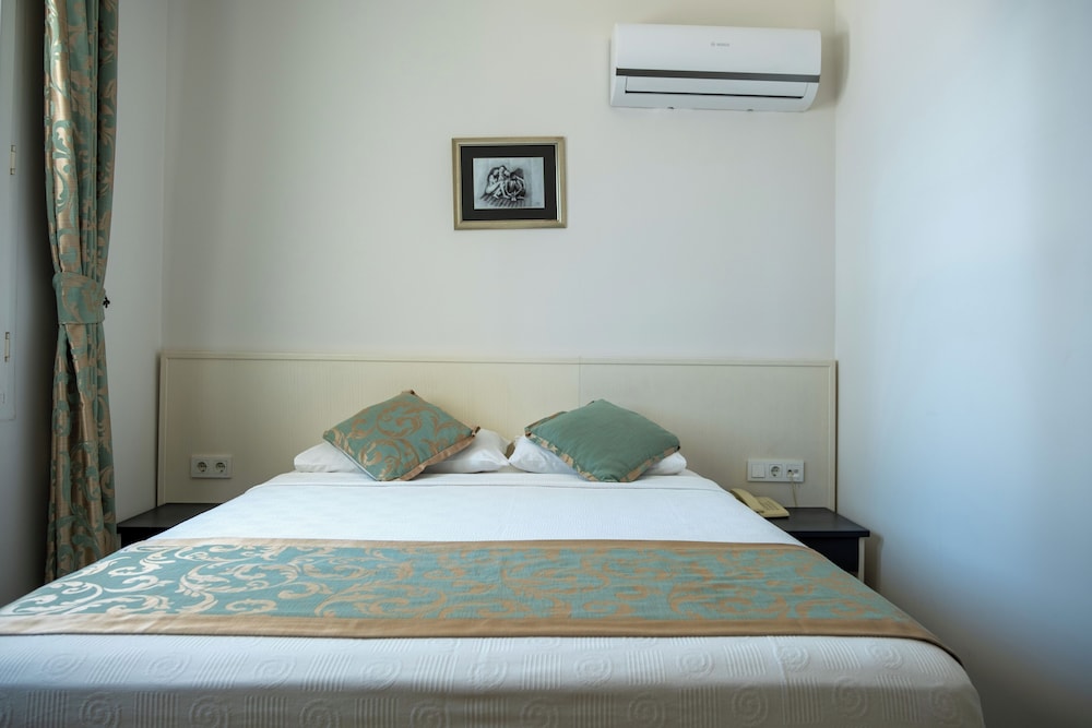 Artemis Hotel 24/69