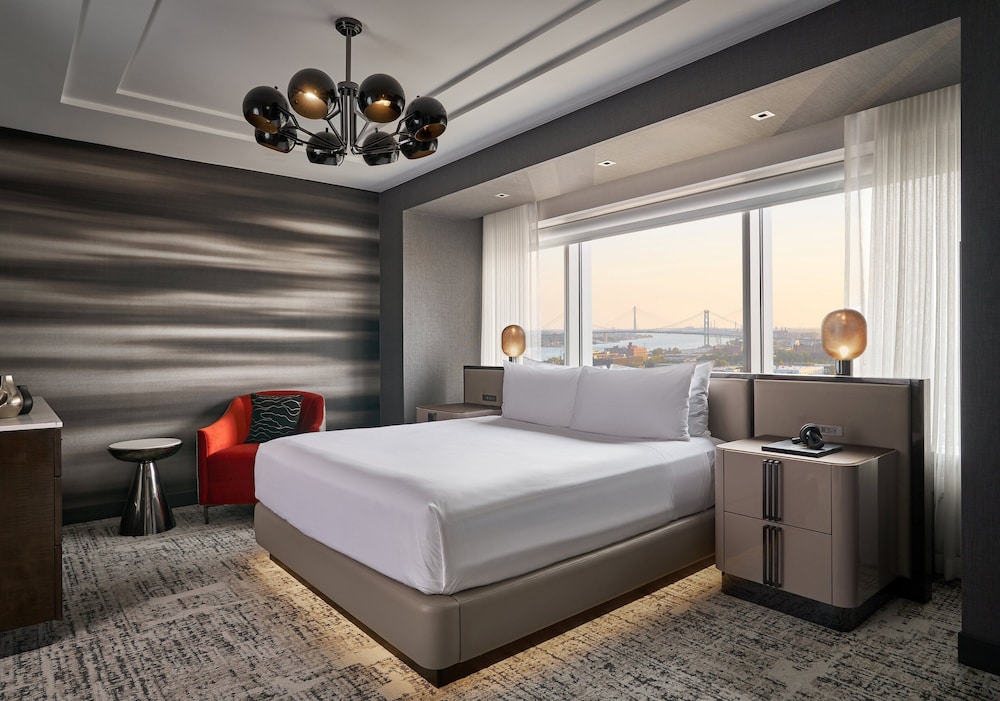 EXECUTIVE, SUITE, CORNER