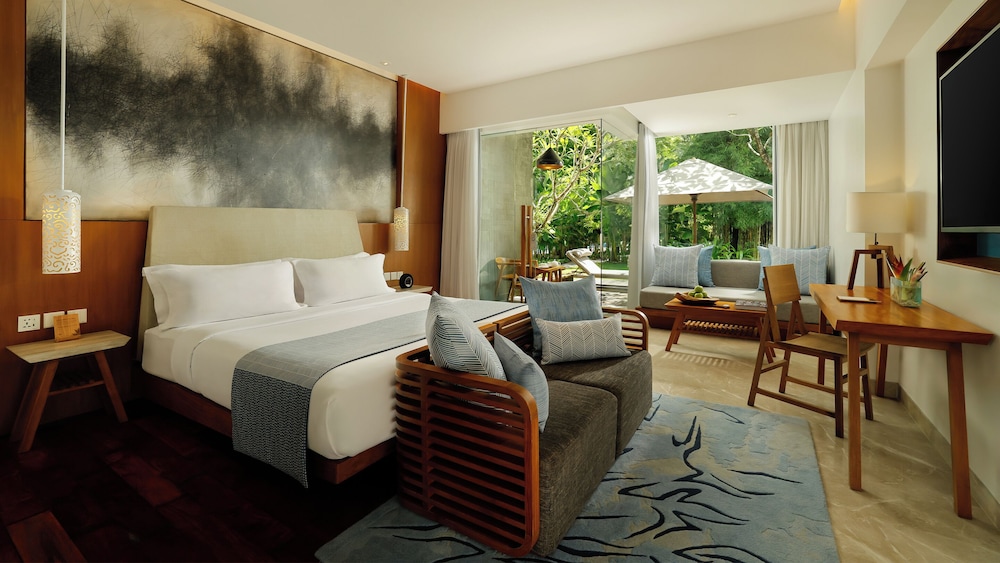 Wonderful Pool Access King Bed