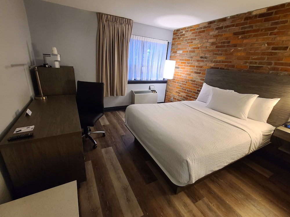 غرفة ديلوكس بسرير كينج، Travelodge by Wyndham Barrie on Bayfield 3/3