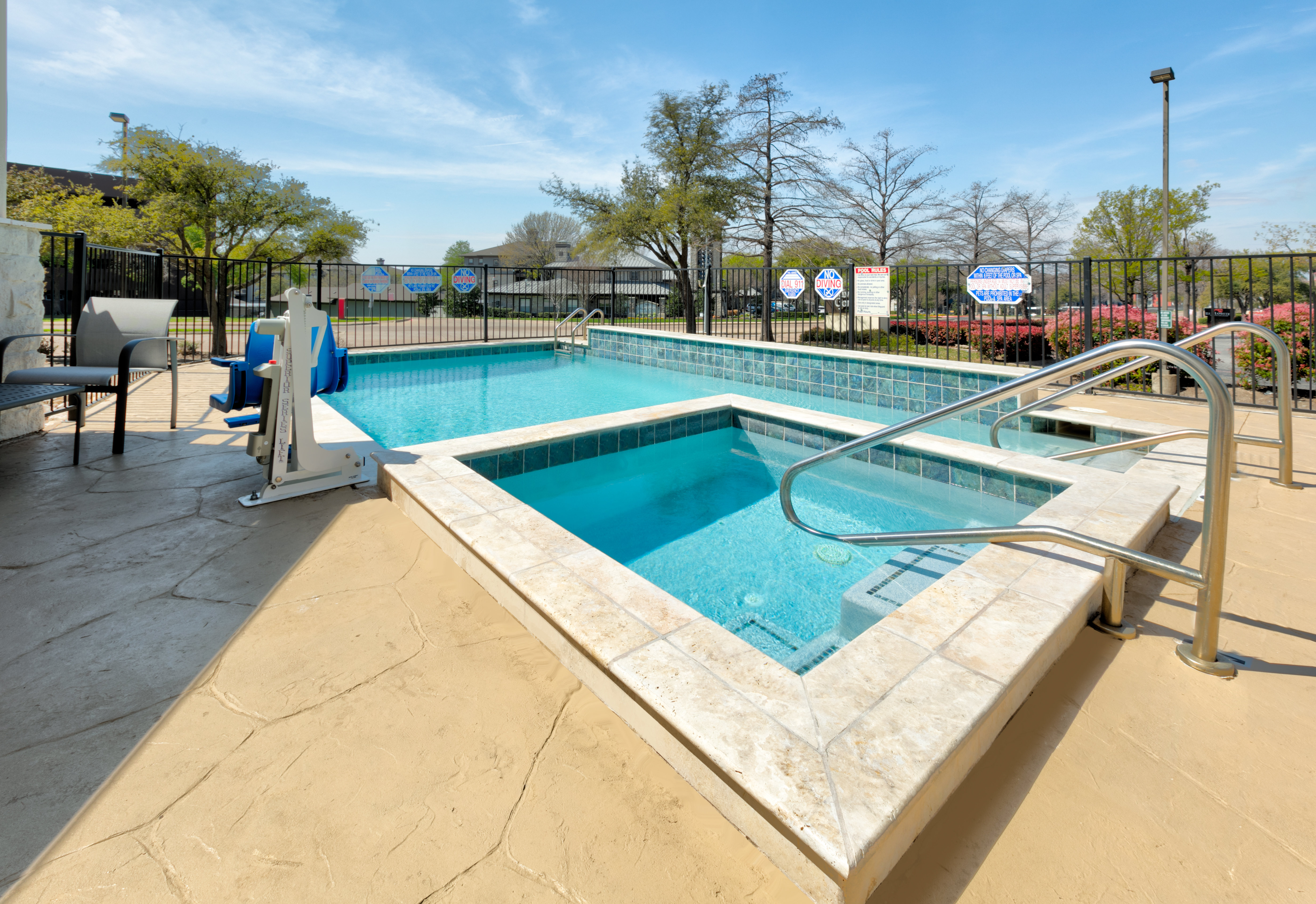 Holiday Inn Express Hotel And Suites Dallas Park Central Northeast 31/56
