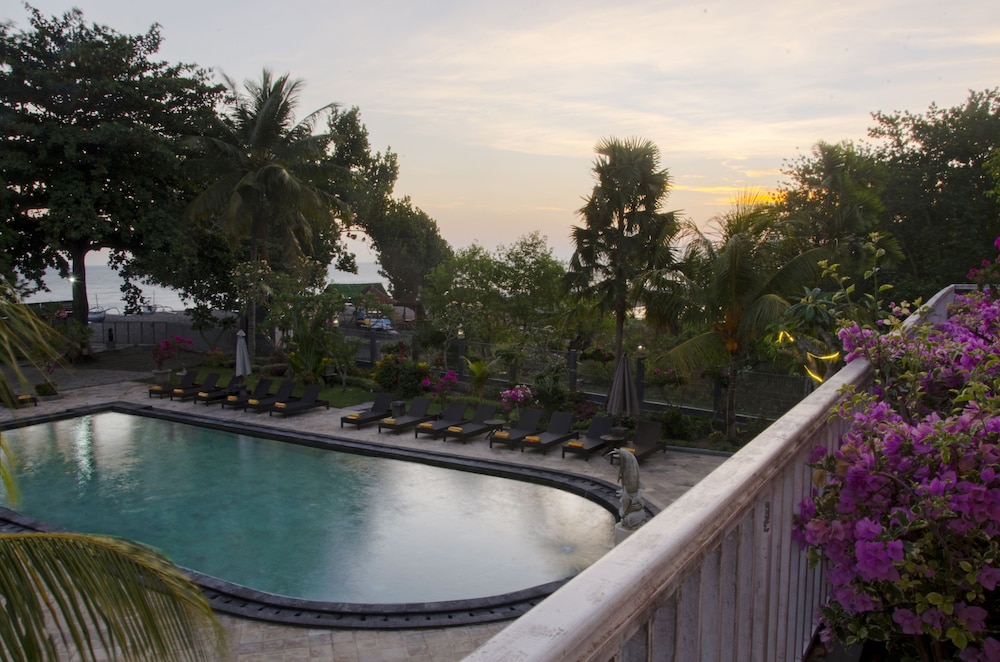 Puri Saron Senggigi Beach Hotel 58/63